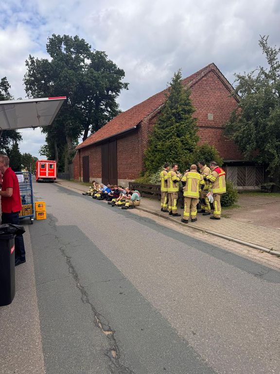 Einsatz der Feuerwehr Eilvese: Nachforderung AGT und Verpflegung, 24.06.2025, Bild 10
