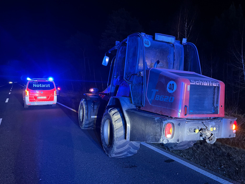 Einsatz der Feuerwehr Eilvese: PKW gegen Radlader, 15.12.2025, Bild 2