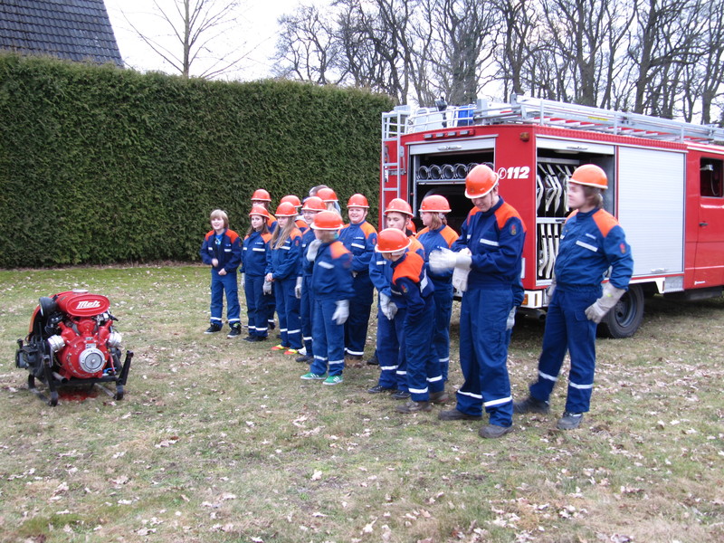 Übung DV3 und Übernahme von der Kinderfeuerwehr, 13.04.2012, Bild 3