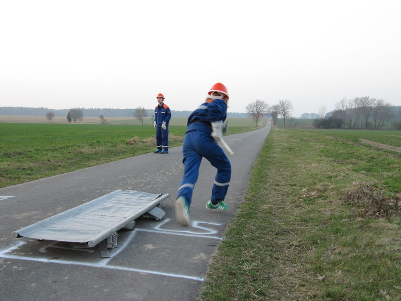 Übung DV3 und Übernahme von der Kinderfeuerwehr, 13.04.2012, Bild 10