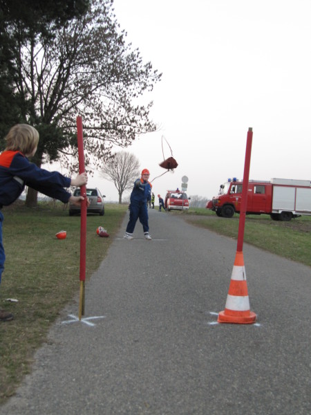 Übung DV3 und Übernahme von der Kinderfeuerwehr, 13.04.2012, Bild 12