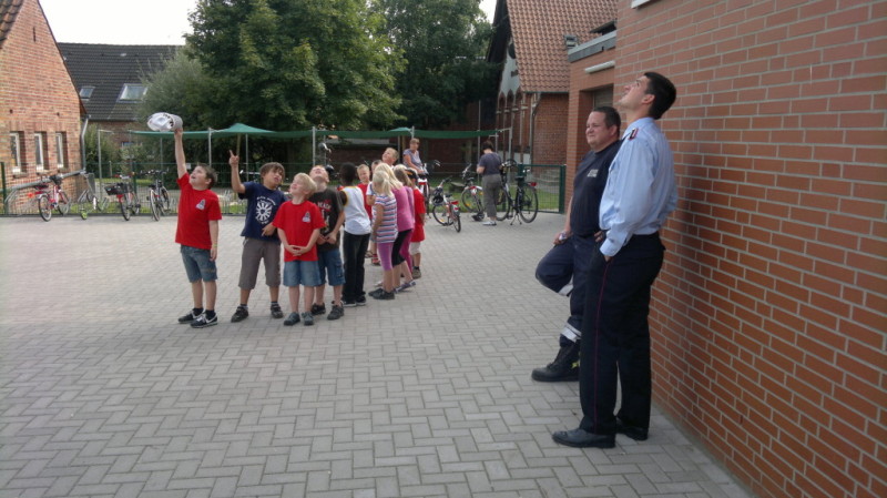 Besuch der Drehleiter, 18.08.2011, Bild 5
