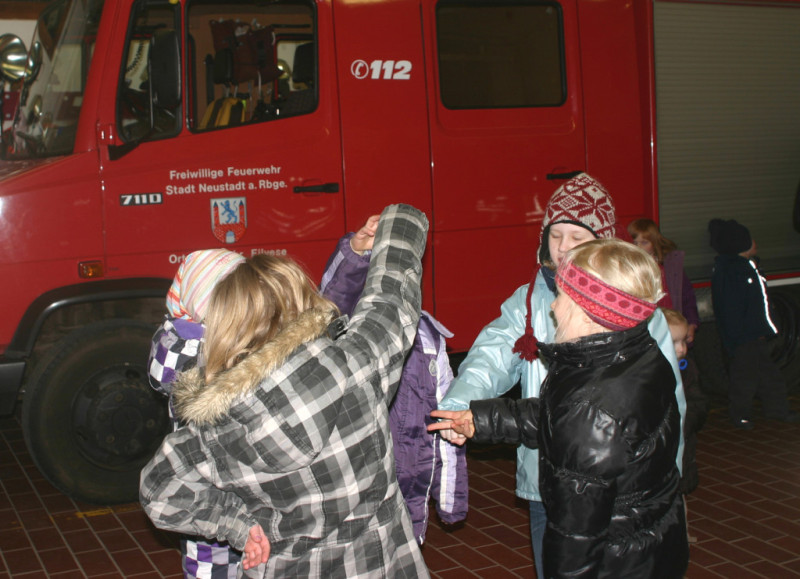 Übergabe der Warnwesten, 02.02.2012, Bild 2