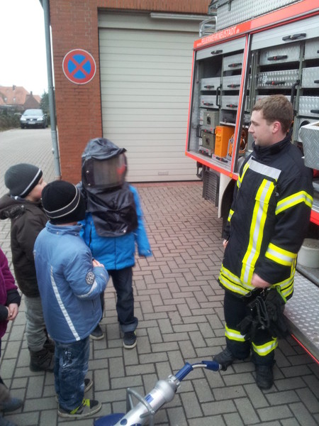 Besichtigung eines Rüstwagens, 07.03.2013, Bild 4