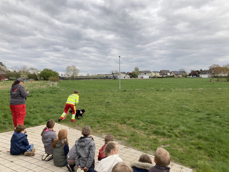 Besuch Rettungshundestaffel, 21.04.2022, Bild 2