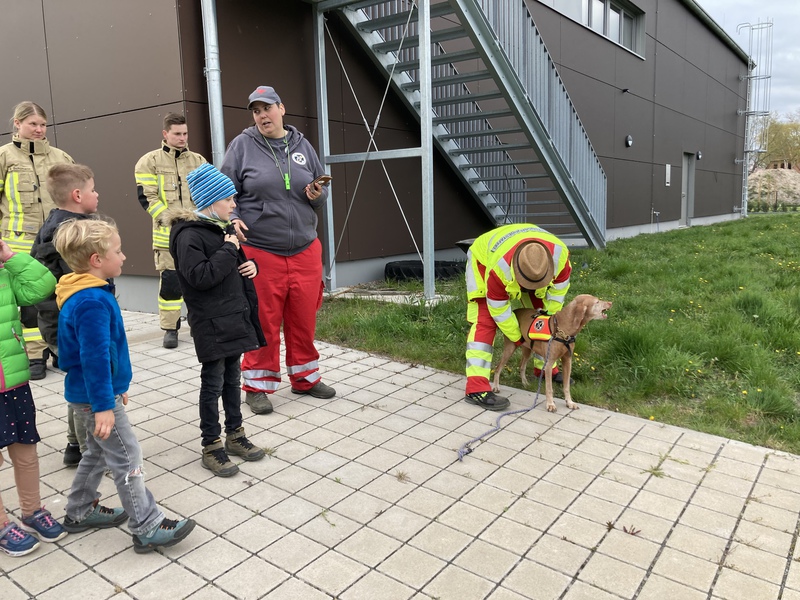 Besuch Rettungshundestaffel, 21.04.2022, Bild 3