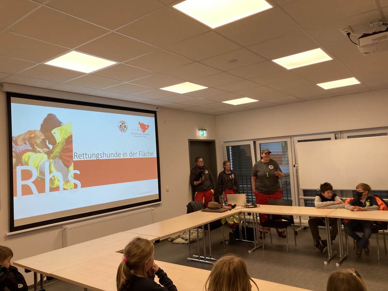 Besuch Rettungshundestaffel, 21.04.2022, Bild 7